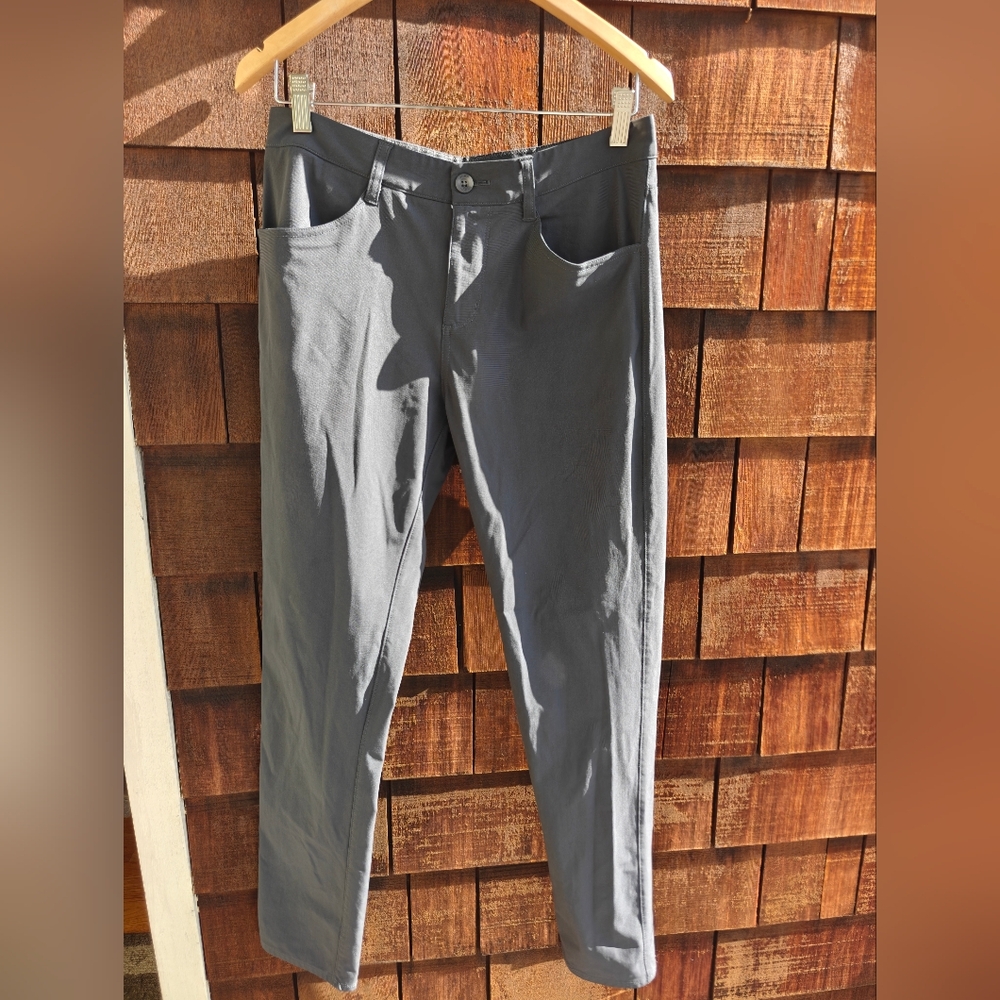 Vuori Dark Gray Activewear